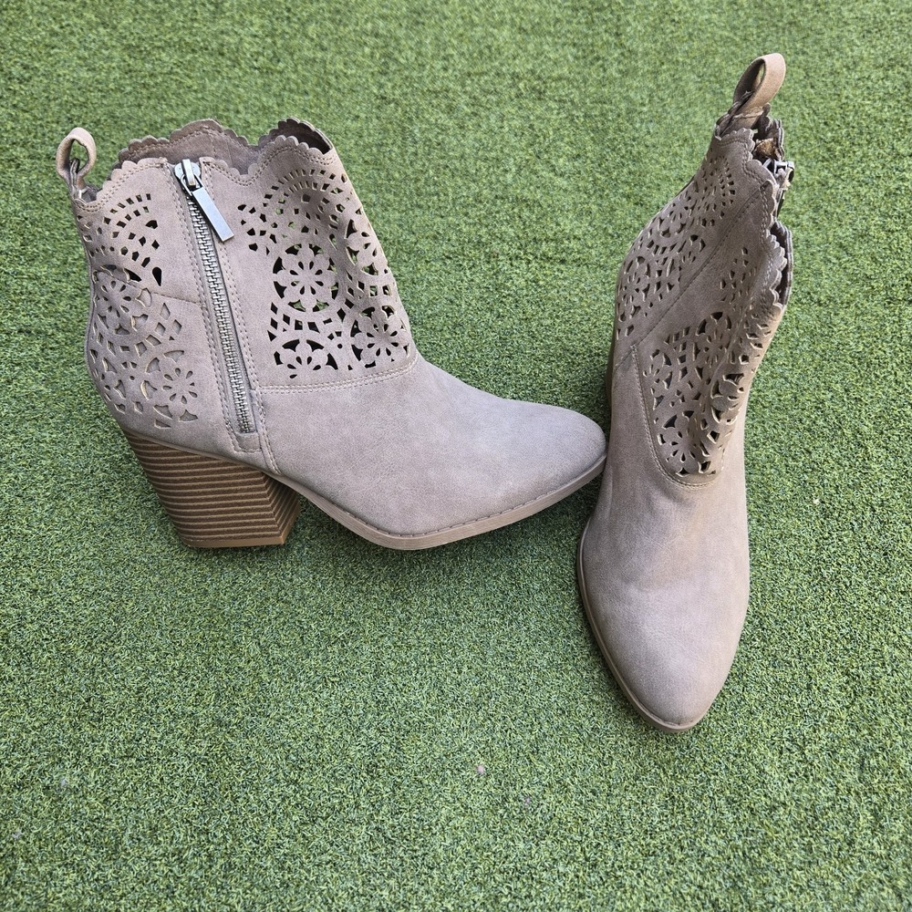 Sugar Booties Women's 7.5 Mocha Brown Cut Out Design Block Heel - Picture 2 of 8